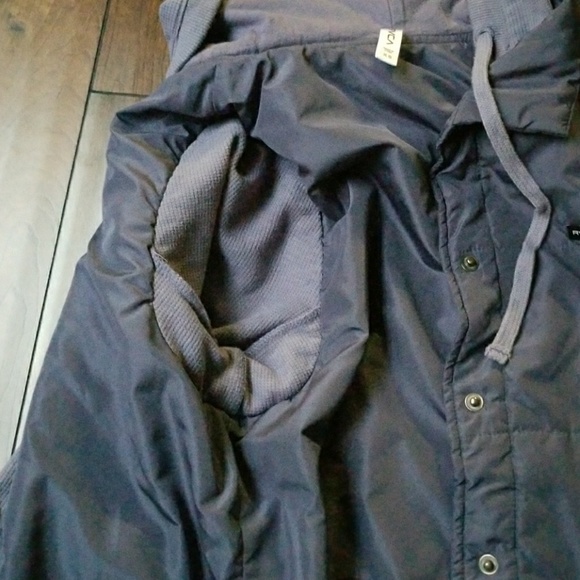 *SOLD* RVCA Jacket - Picture 3 of 6